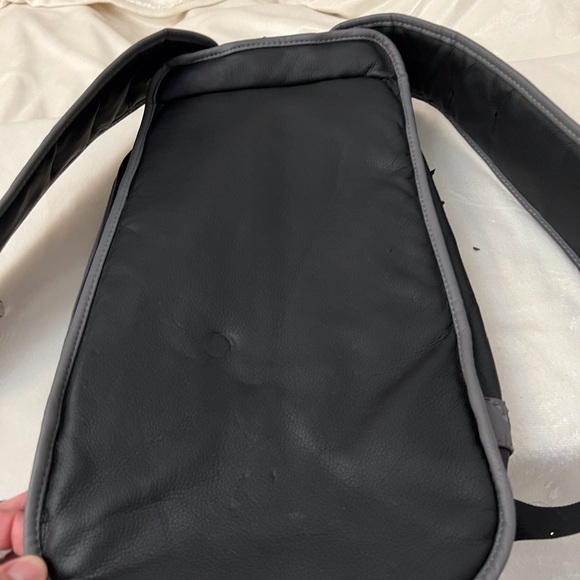 Vespa Black Backpack with multiple pockets, heavy duty zippers. Faux leather - Picture 12 of 14